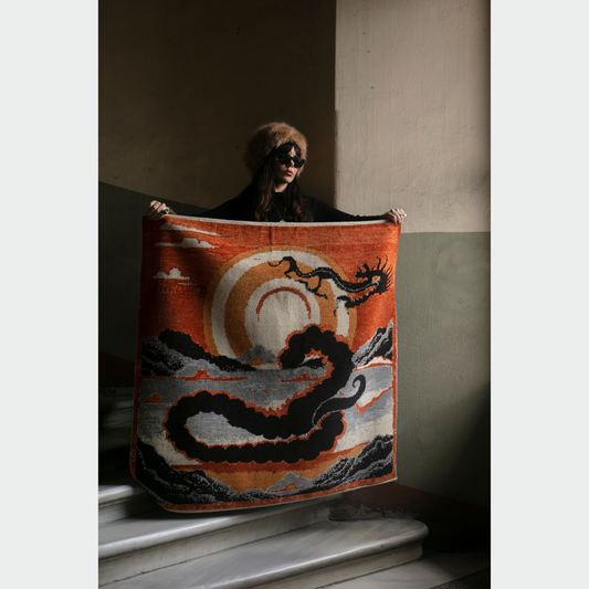 "YABAN OTU ŞARKISI", Gaye Su Akyol, El Dokuma Halı