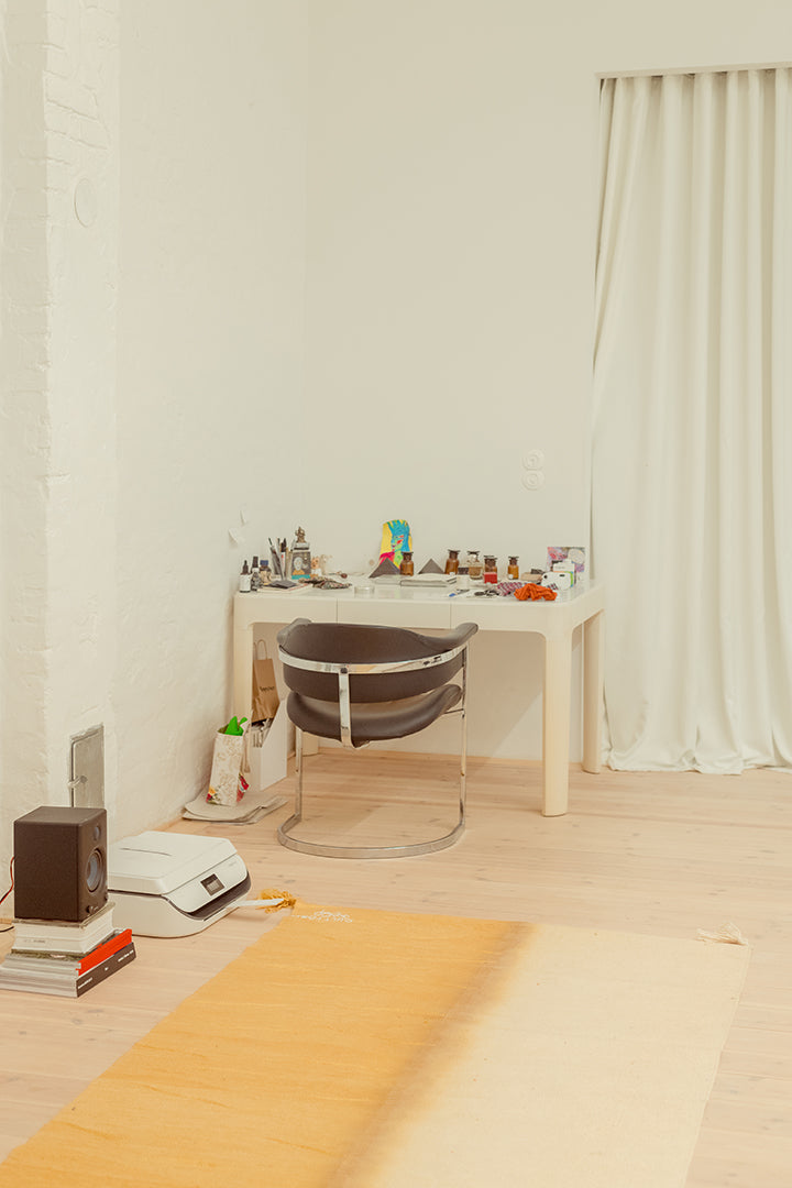 "MUSTARD", Merve Abedan - Cult Form, El dokuması kilim