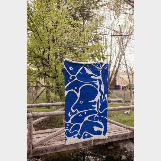 "ACAYİPLER KOROSU", Bilge Kalfa, El dokuması kilim