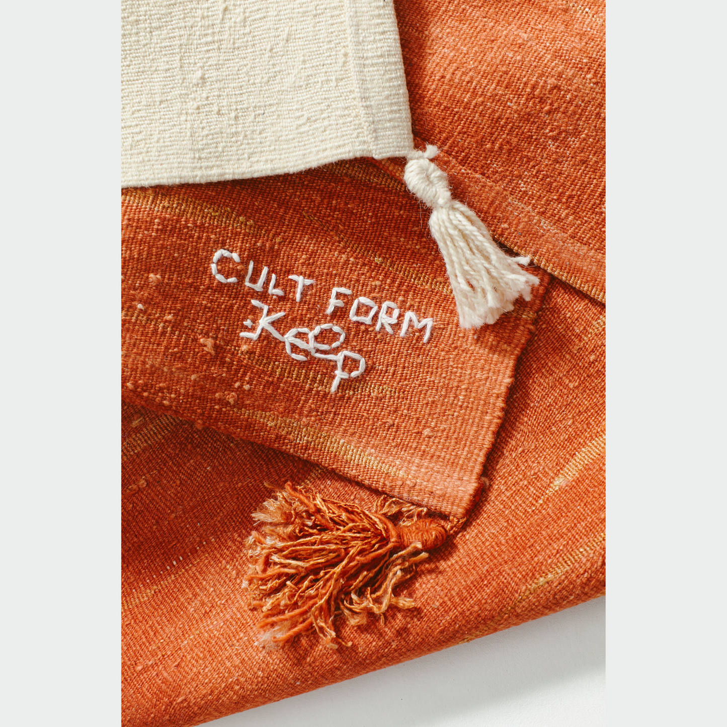 "SAFFRON", Merve Abedan - Cult Form, El dokuması kilim