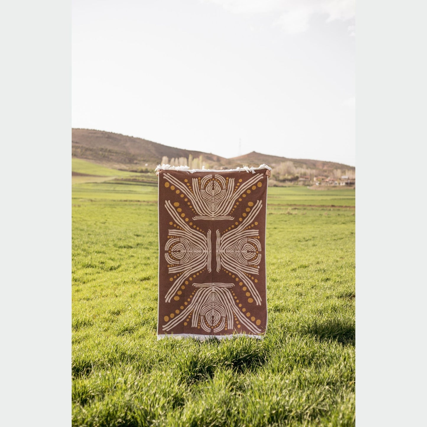 "SAÇILMA", Monica Bond, Kilim